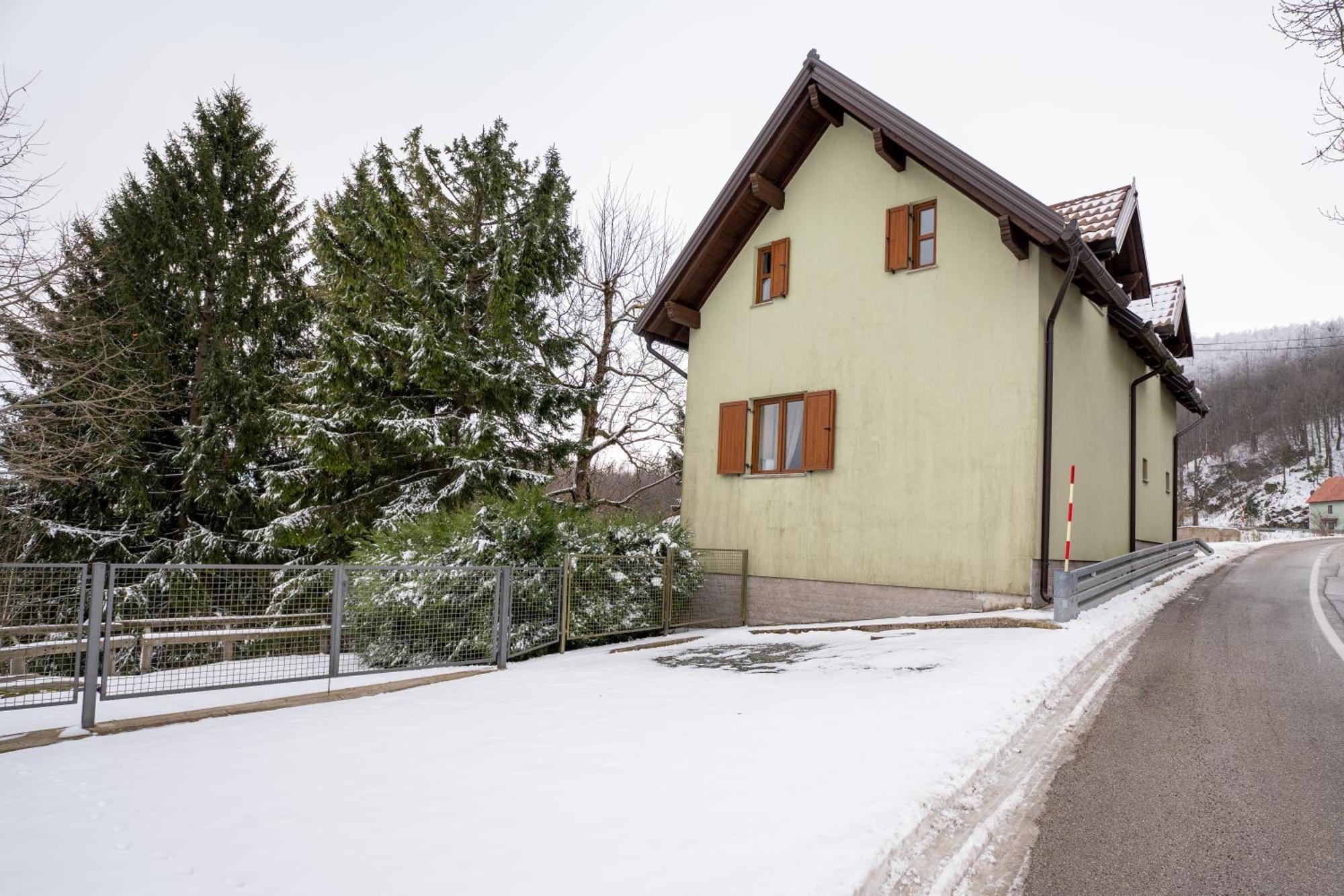 Kuca Za Odmor Cava Fuzine Villa Benkovac Fuzinski Exterior photo